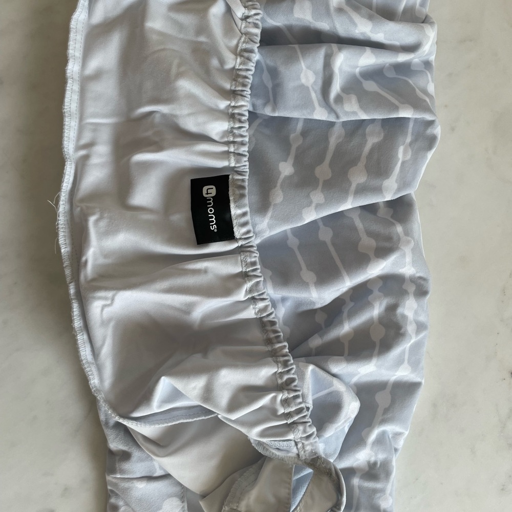 4moms breeze waterproof bassinet sheet - Picture 3 of 4